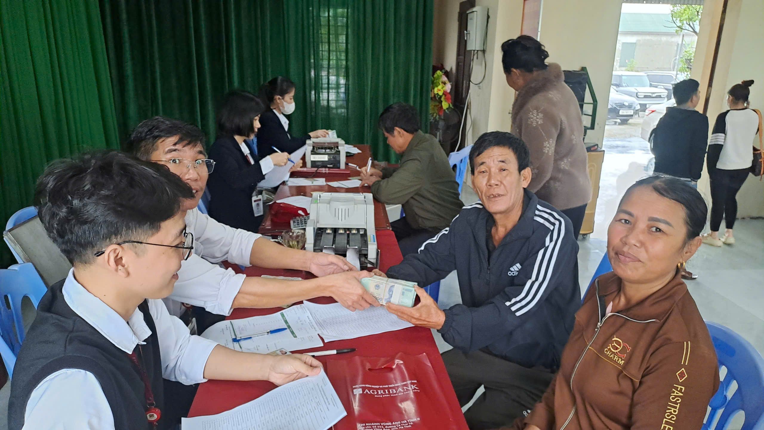 PHƯỜNG VŨNG ÁNG: CHI TRẢ ĐỢT 1 TIỀN BỒI THƯỜNG, HỖ TRỢ GIẢI PHÓNG MẶT BẰNG DỰ ÁN SẢN XUẤT NGÀNH PHỤ TRỢ Ô TÔ ĐIỆN VINGROUP