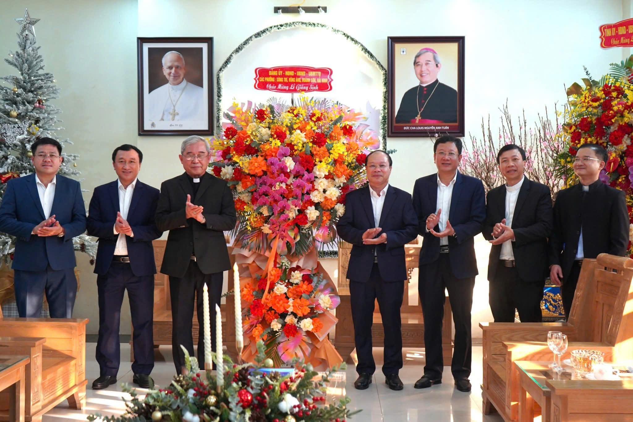 LÃNH ĐẠO PHƯỜNG VŨNG ÁNG THĂM, CHÚC MỪNG LỄ GIÁNG SINH NĂM 2025