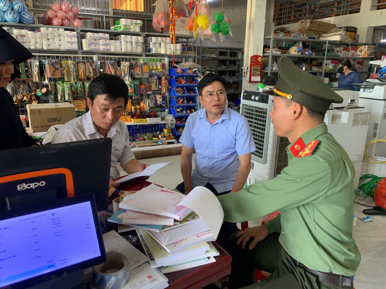 UBND PHƯỜNG VŨNG ÁNG KIỂM TRA, THỰC HIỆN KÝ CAM KẾT VỚI CÁC CƠ SỞ IN ẤN, PHOTOCOPY ĐẢM BẢO AN NINH, AN TOÀN KỲ THI TUYỂN SINH VÀO LỚP 10 NĂM HỌC 2025 – 2026