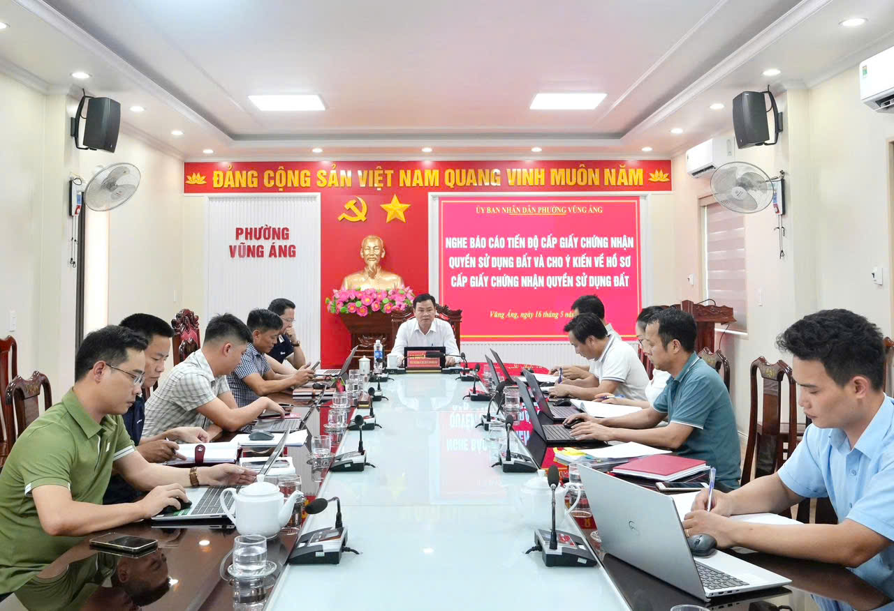 UNND PHƯỜNG VŨNG ÁNG TỔ CHỨC BUỔI LÀM VIỆC NGHE BÁO CÁO TIẾN ĐỘ CẤP GIẤY CHỨNG NHẬN QUYỀN SỬ DỤNG ĐẤT