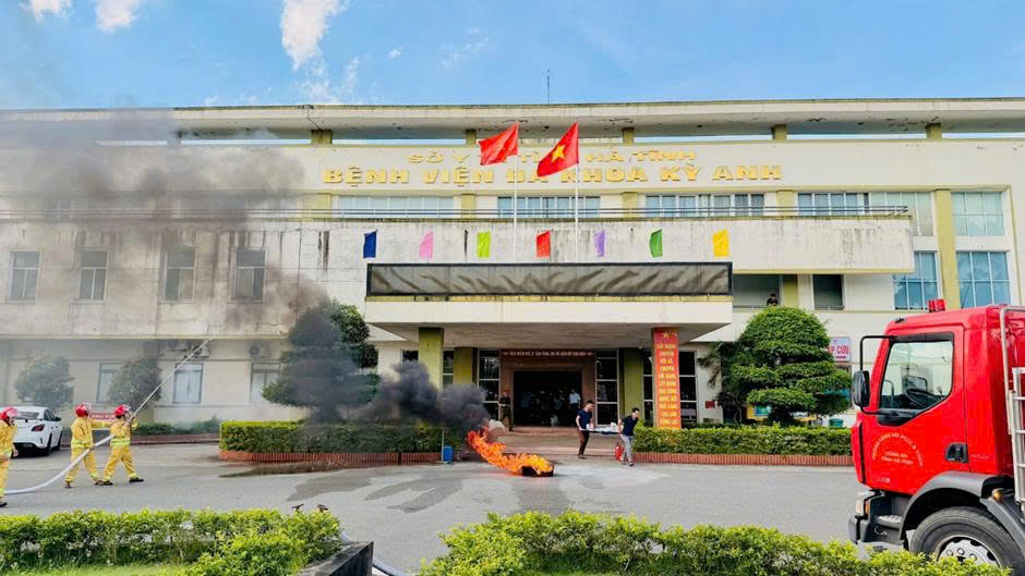 Tổ chức thực tập phương án chữa cháy tại Bệnh viện đa khoa thị xã Kỳ Anh