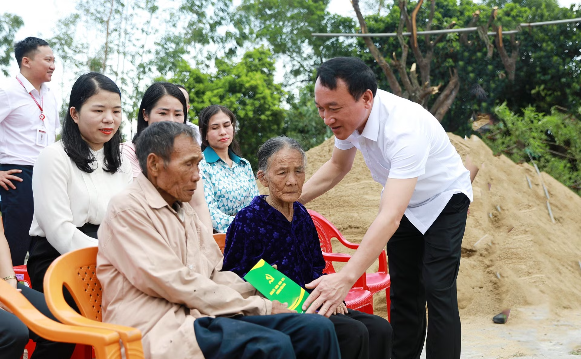 ẤM ÁP TRONG NHỮNG CĂN NHÀ TÌNH NGHĨA