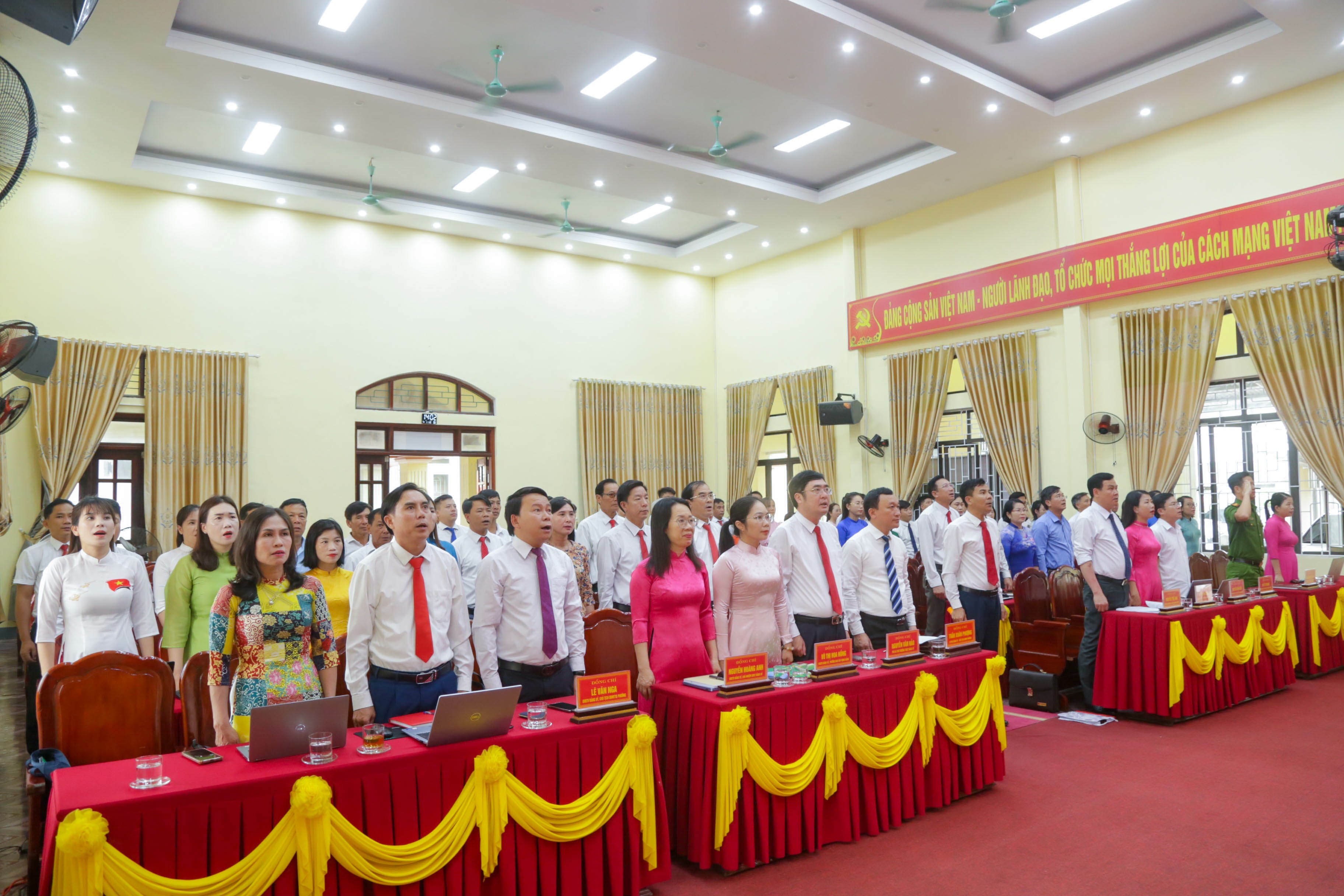 PHƯỜNG VŨNG ÁNG TỔ CHỨC CHÀO CỜ ĐẦU THÁNG 4 NĂM 2026