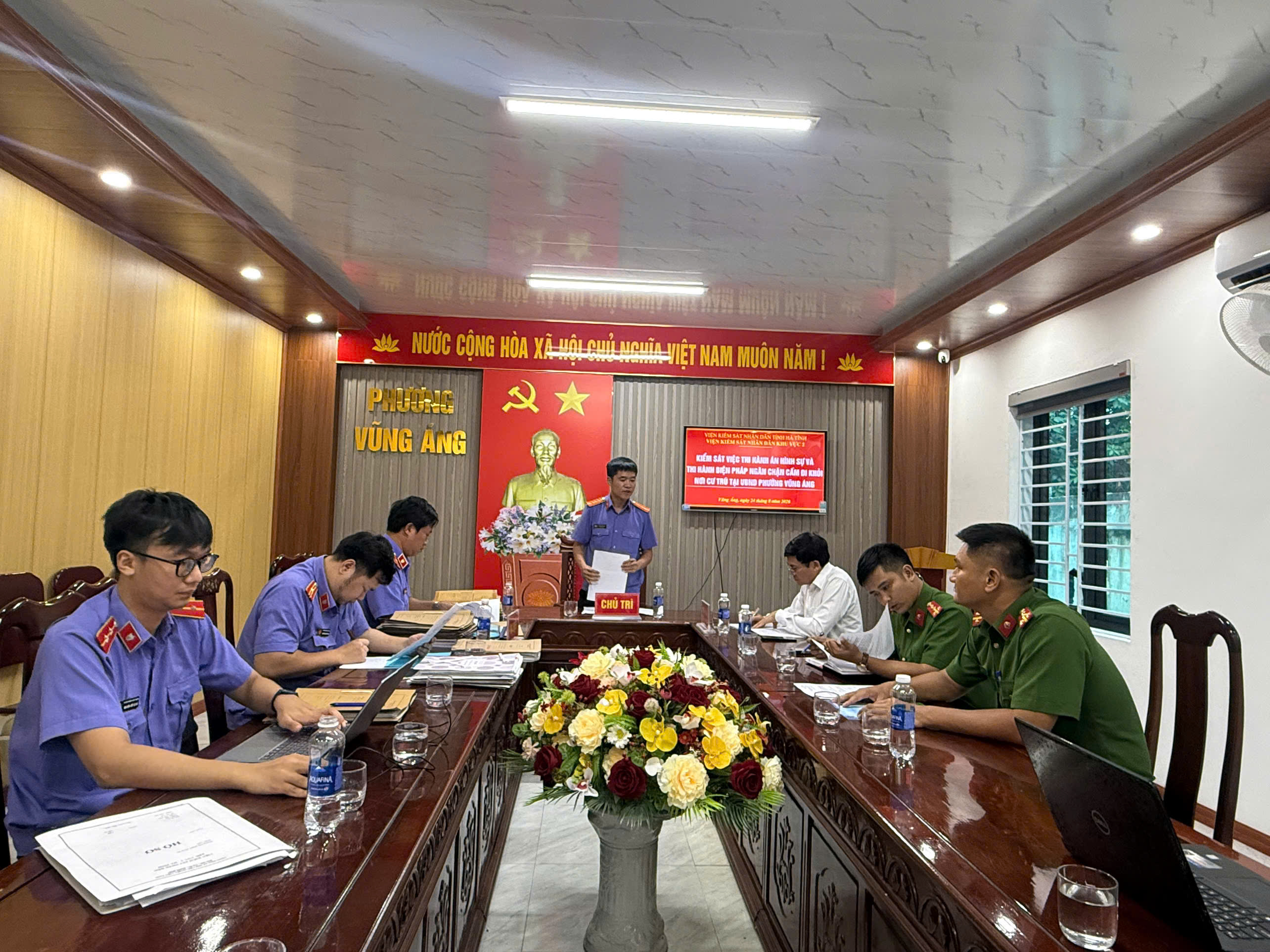 Viện kiểm sát nhân dân khu vực 2 - Hà Tĩnh trực tiếp kiểm sát việc thi hành án hình sự và thi hành biện pháp ngăn chặn cấm đi khỏi nơi cư trú tại Ủy ban nhân dân phường Vũng Áng