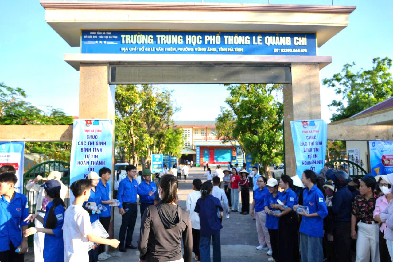PHƯỜNG VŨNG ÁNG TIẾP SỨC MÙA THI TUYỂN SINH LỚP 10 VÀO TRUNG HỌC PHỔ THÔNG LÊ QUẢNG CHÍ
