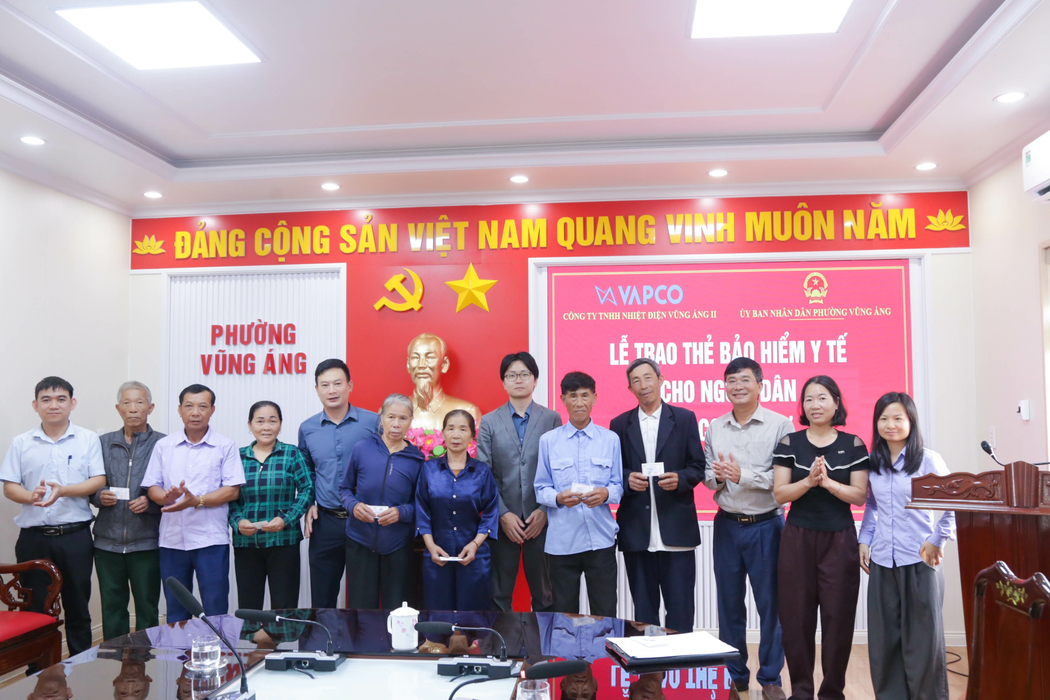 LAN TỎA YÊU THƯƠNG – VAPCO TRAO TẶNG BẢO HIỂM Y TẾ CHO NGƯỜI DÂN KHÓ KHĂN PHƯỜNG VŨNG ÁNG