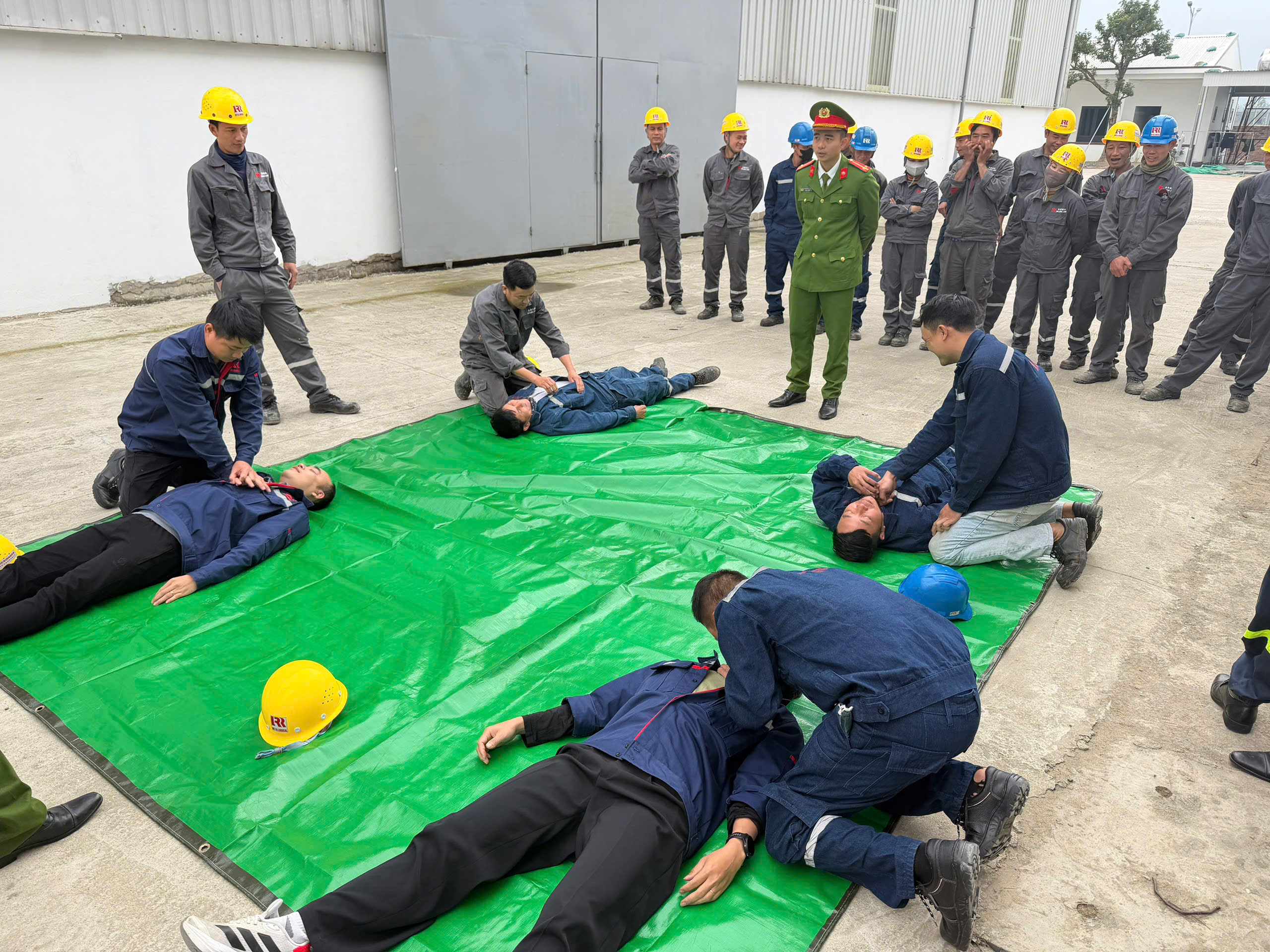 Tổ chức thực tập phương án chữa cháy tại  Công ty TNHH vật liệu luyện kim LIRR Việt Nam     	