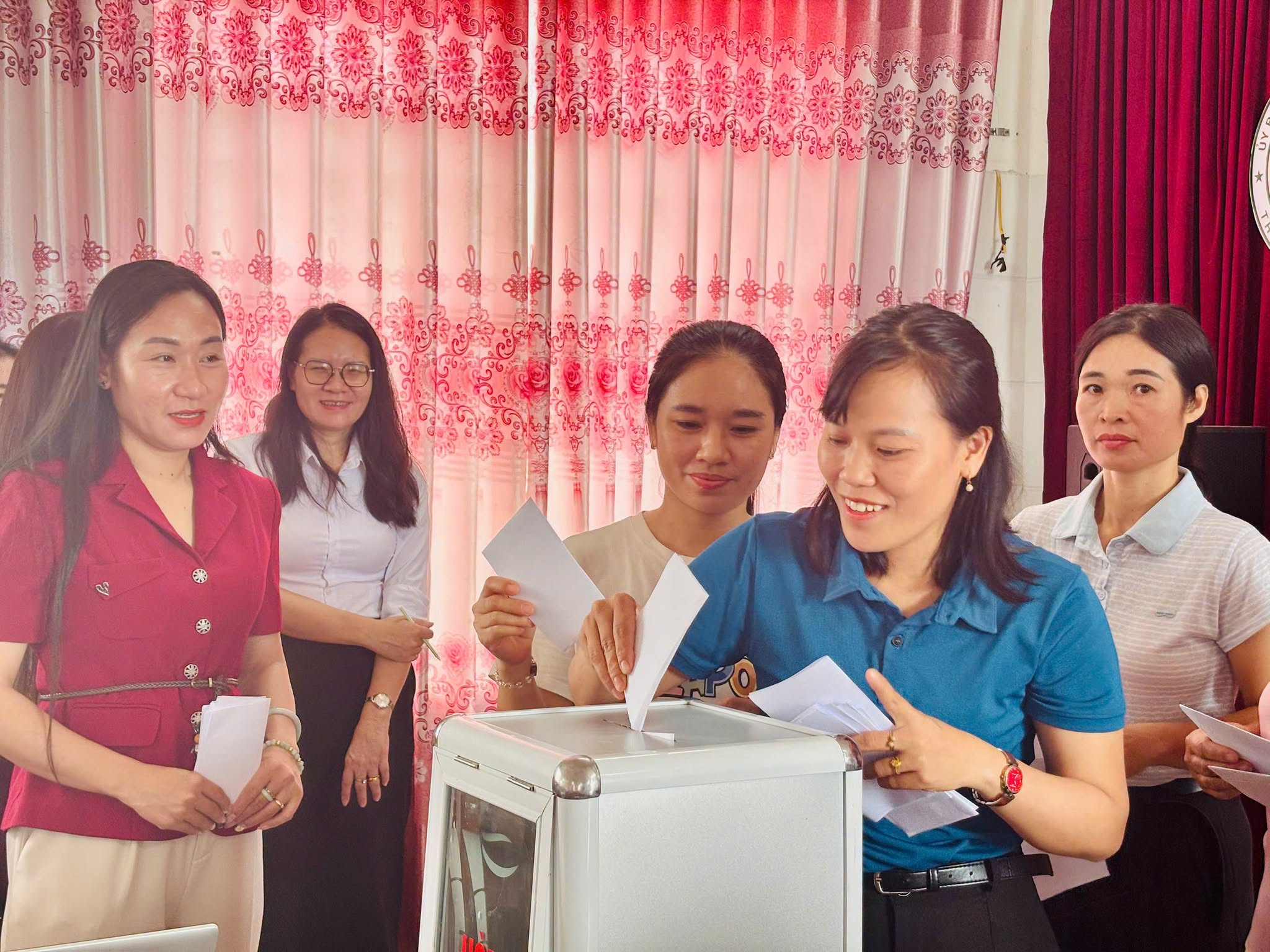 PHƯỜNG VŨNG ÁNG LẤY PHIẾU TÍN NHIỆM CÁN BỘ QUẢN LÝ TẠI TẤT CẢ CÁC TRƯỜNG HỌC CÔNG LẬP TRÊN ĐỊA BÀN PHƯỜNG
