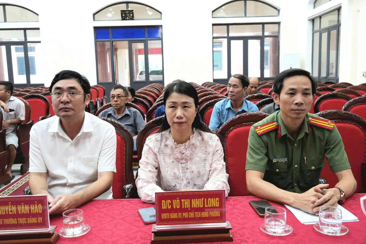 HỘI ĐỒNG GIÁO DỤC QUỐC PHÒNG VÀ AN NINH PHƯỜNG VŨNG ÁNG KHAI MẠC LỚP BỒI DƯỠNG KIẾN THỨC QUỐC PHÒNG VÀ AN NINH CHO ĐỐI TƯỢNG 4.