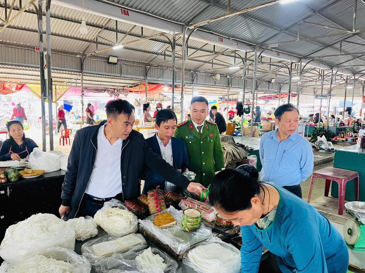 PHƯỜNG VŨNG ÁNG TĂNG CƯỜNG CÔNG TÁC KIỂM TRA VỆ SINH AN TOÀN THỰC PHẨM TRONG DỊP TẾT NGUYÊN ĐÁN
