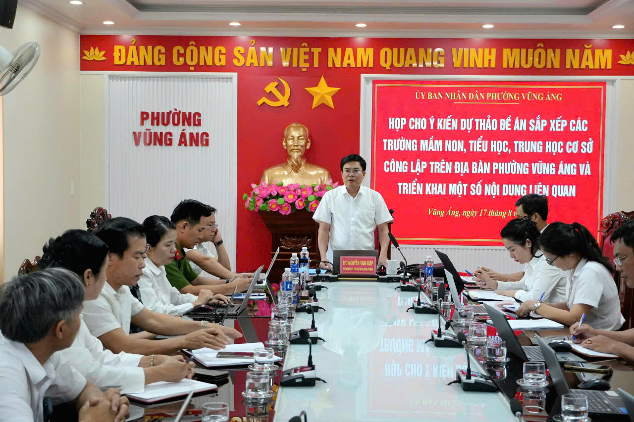 UBND PHƯỜNG VŨNG ÁNG TỔ CHỨC HỌP CHO Ý KIẾN DỰ THẢO ĐỀ ÁN SẮP XẾP CÁC TRƯỜNG MẦM NON, TIỂU HỌC, TRUNG HỌC CƠ SỞ CÔNG LẬP TRÊN ĐỊA BÀN