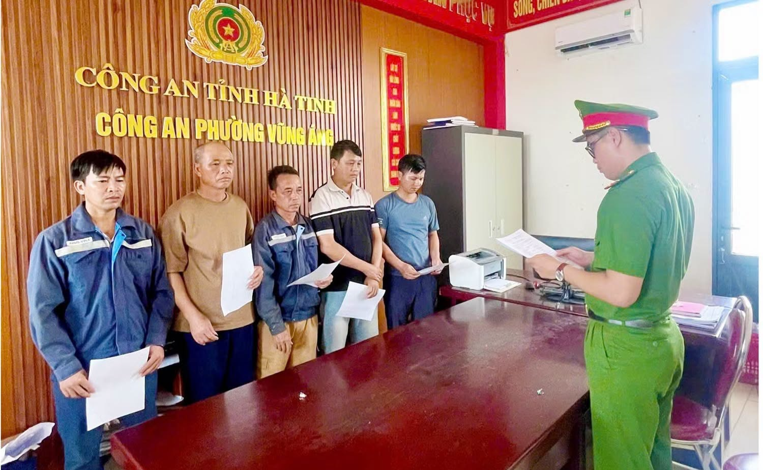 KHỞI TỐ 5 CÔNG NHÂN TRỘM TÀI SẢN Ở CÔNG TRƯỜNG NHÀ MÁY SẢN XUẤT MÔ TÔ ĐIỆN VINFAST Ở KHU KINH TẾ VŨNG ÁNG
