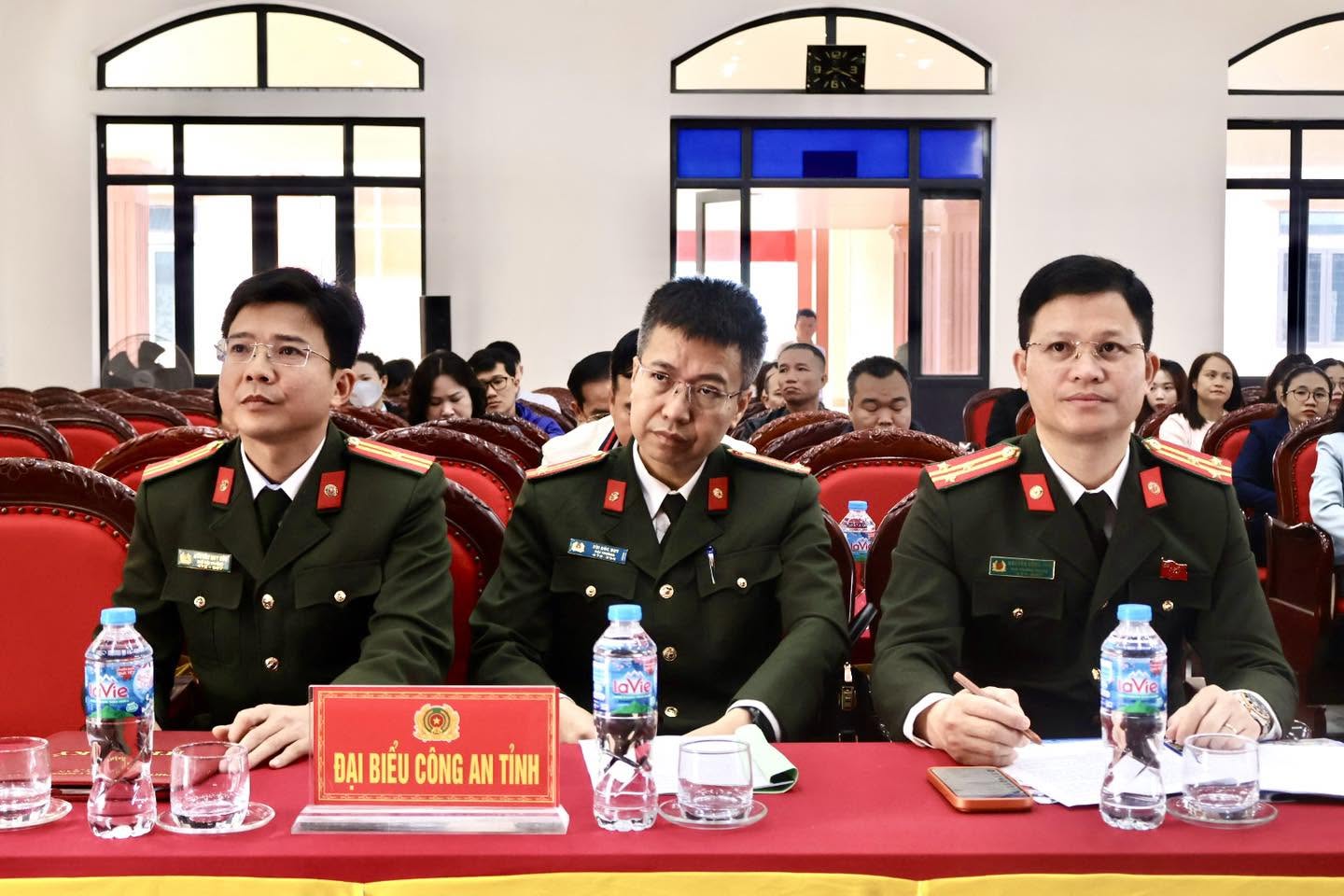 CÔNG AN PHƯỜNG VŨNG ÁNG QUÁN TRIỆT, PHỔ BIẾT QUY ĐỊNH VỀ KHAI BÁO TẠM TRÚ CHO NGƯỜI NƯỚC NGOÀI TỚI CÁC DOANH NGHIỆP, CƠ SỞ LƯU TRÚ.