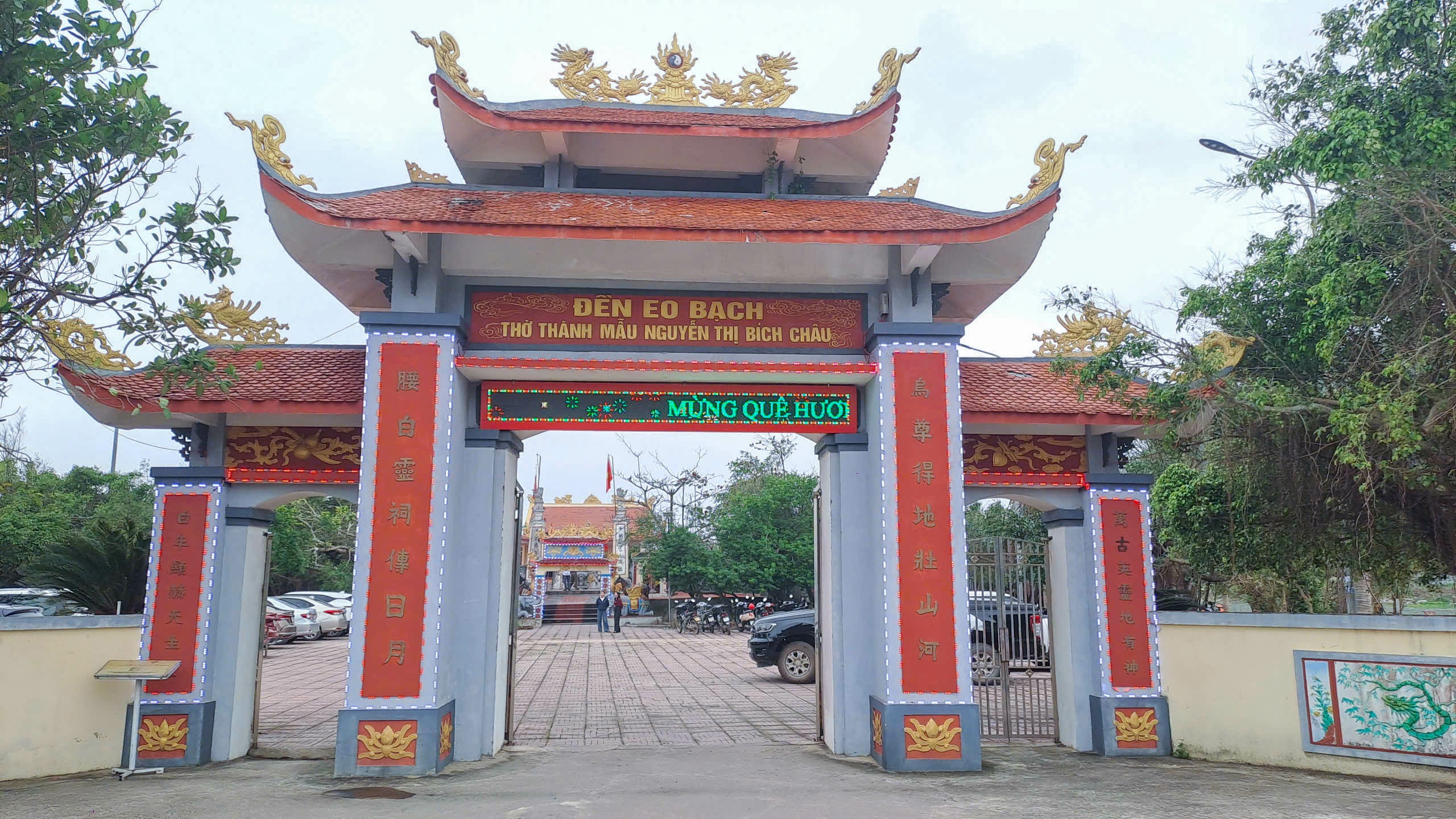 ĐỀN EO BẠCH ĐÓN HƠN 1.000 LƯỢT KHÁCH DỊP TẾT