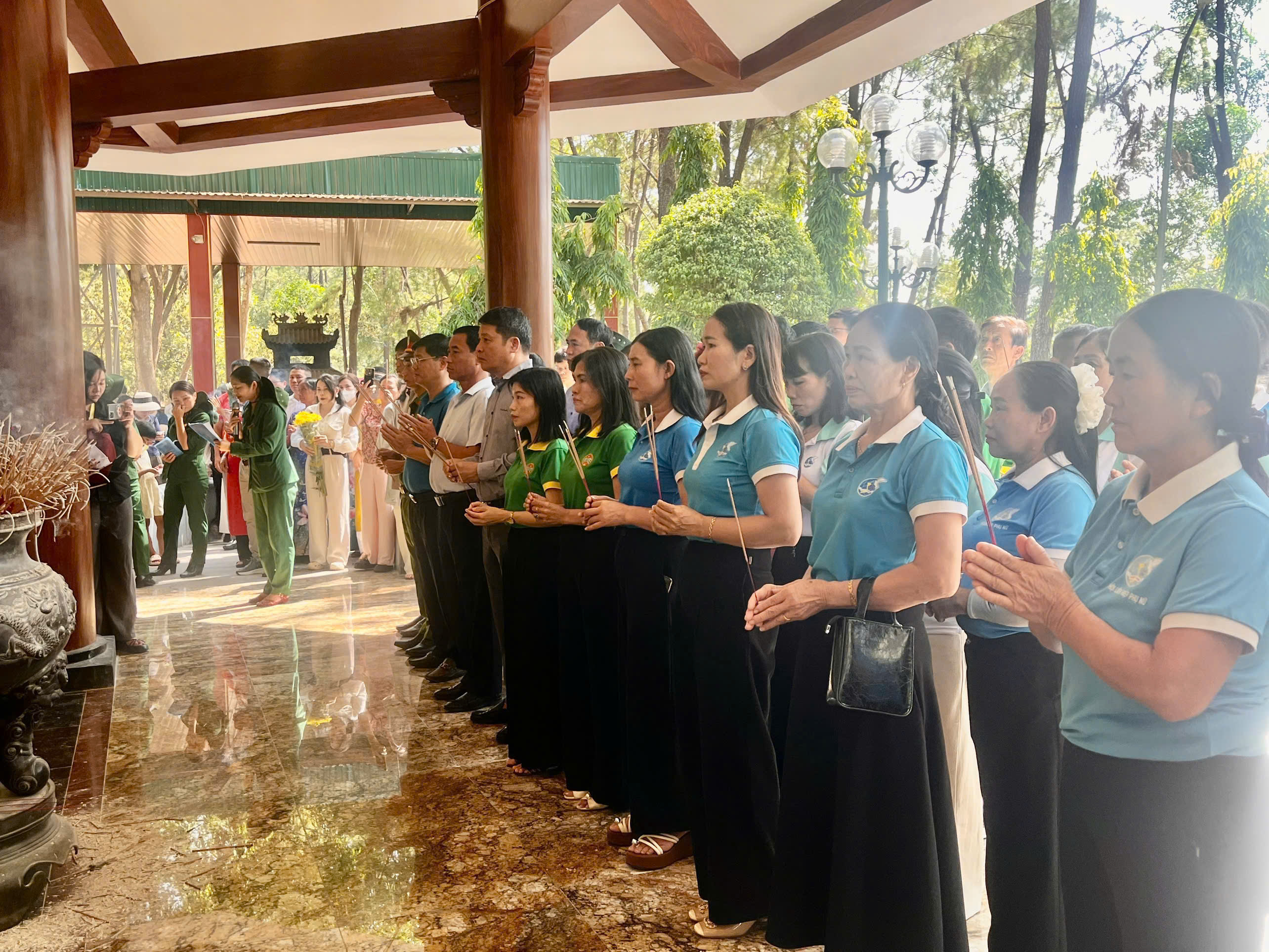 HỘI LIÊN HIỆP PHỤ NỮ PHƯỜNG VÀ HỘI NÔNG DÂN PHƯỜNG DÂNG HƯƠNG, DÂNG HOA TẠI KHU DI TÍCH QUỐC GIA ĐẶC BIỆT NGÃ BA ĐỒNG LỘC. 