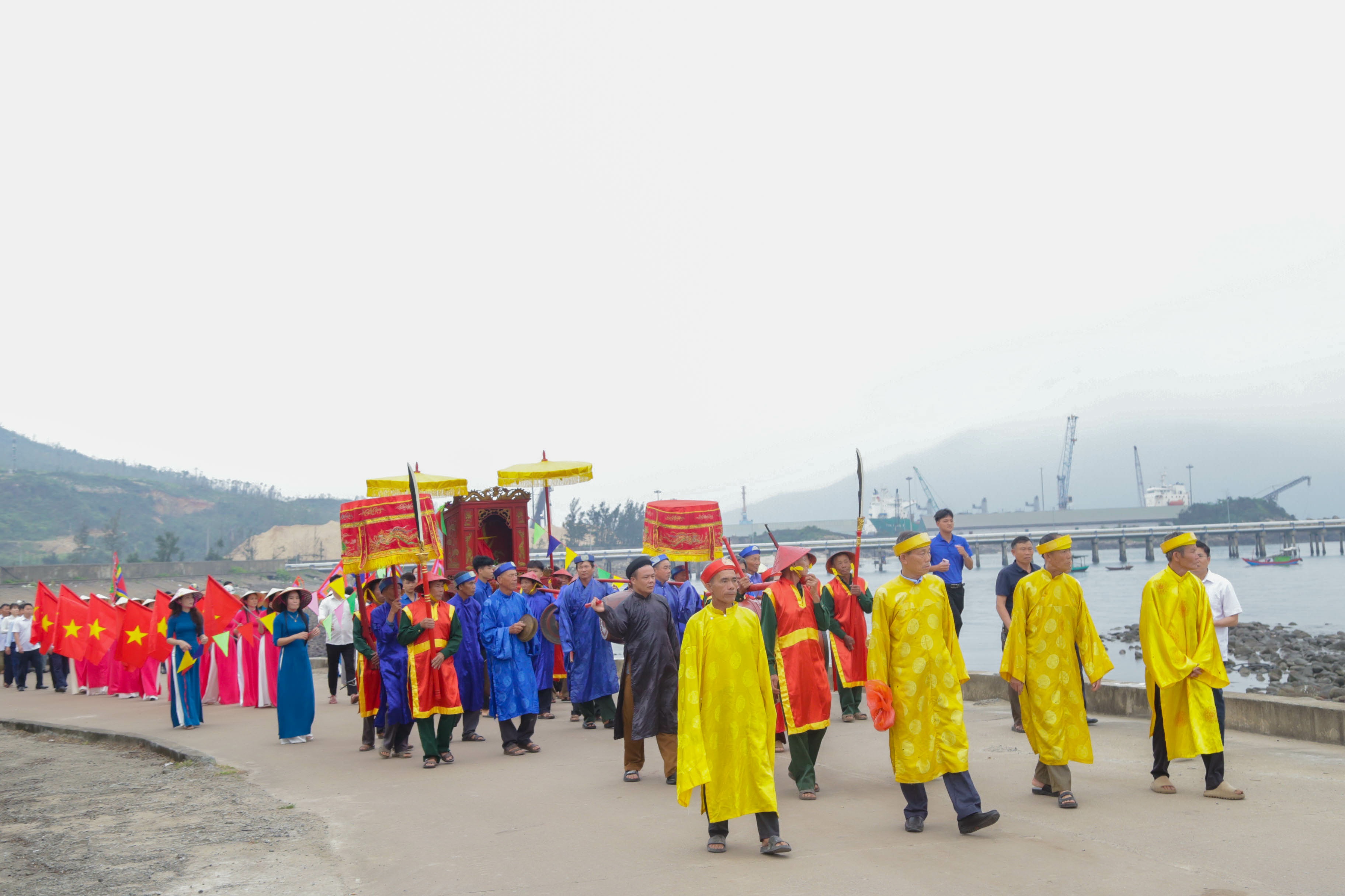 TRANG NGHIÊM, THÀNH KÍNH LỄ RƯỚC THÁNH – DÂNG HƯƠNG, BÁO CÔNG TẠI LỄ GIỖ LẦN THỨ 649 CHẾ THẮNG PHU NHÂN NGUYỄN THỊ BÍCH CHÂU