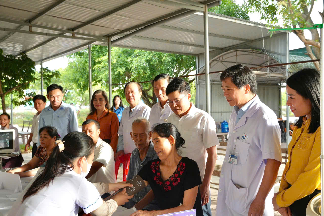 UBND PHƯỜNG VŨNG ÁNG PHÁT ĐỘNG TRIỂN KHAI CAO ĐIỂM KHÁM SỨC KHỎE ĐỊNH KỲ, SÀNG LỌC MIỄN PHÍ CHO NGƯỜI DÂN.