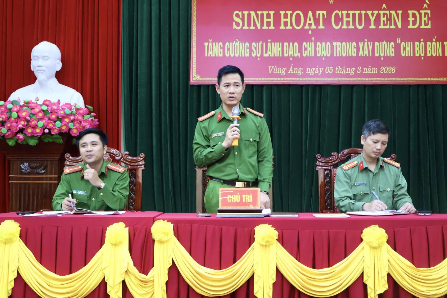 CHI BỘ CÔNG AN PHƯỜNG SINH HOẠT CHUYÊN ĐỀ “ TĂNG CƯỜNG SỰ LÃNH ĐẠO, CHỈ ĐẠO TRONG XÂY DỰNG CHI BỘ “BỐN TỐT”