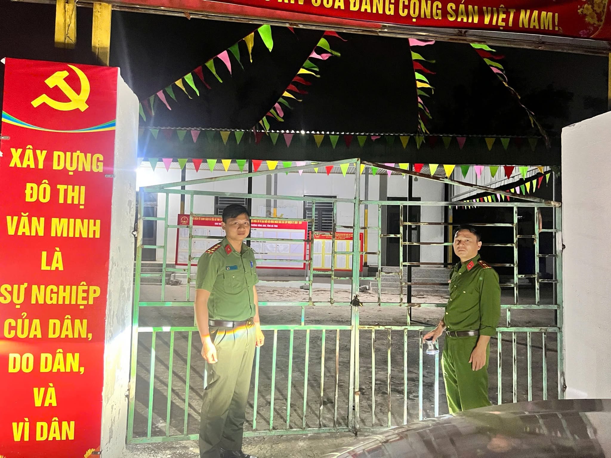 CÔNG AN PHƯỜNG VŨNG ÁNG GIỮ BÌNH YÊN CHO NHÂN DÂN