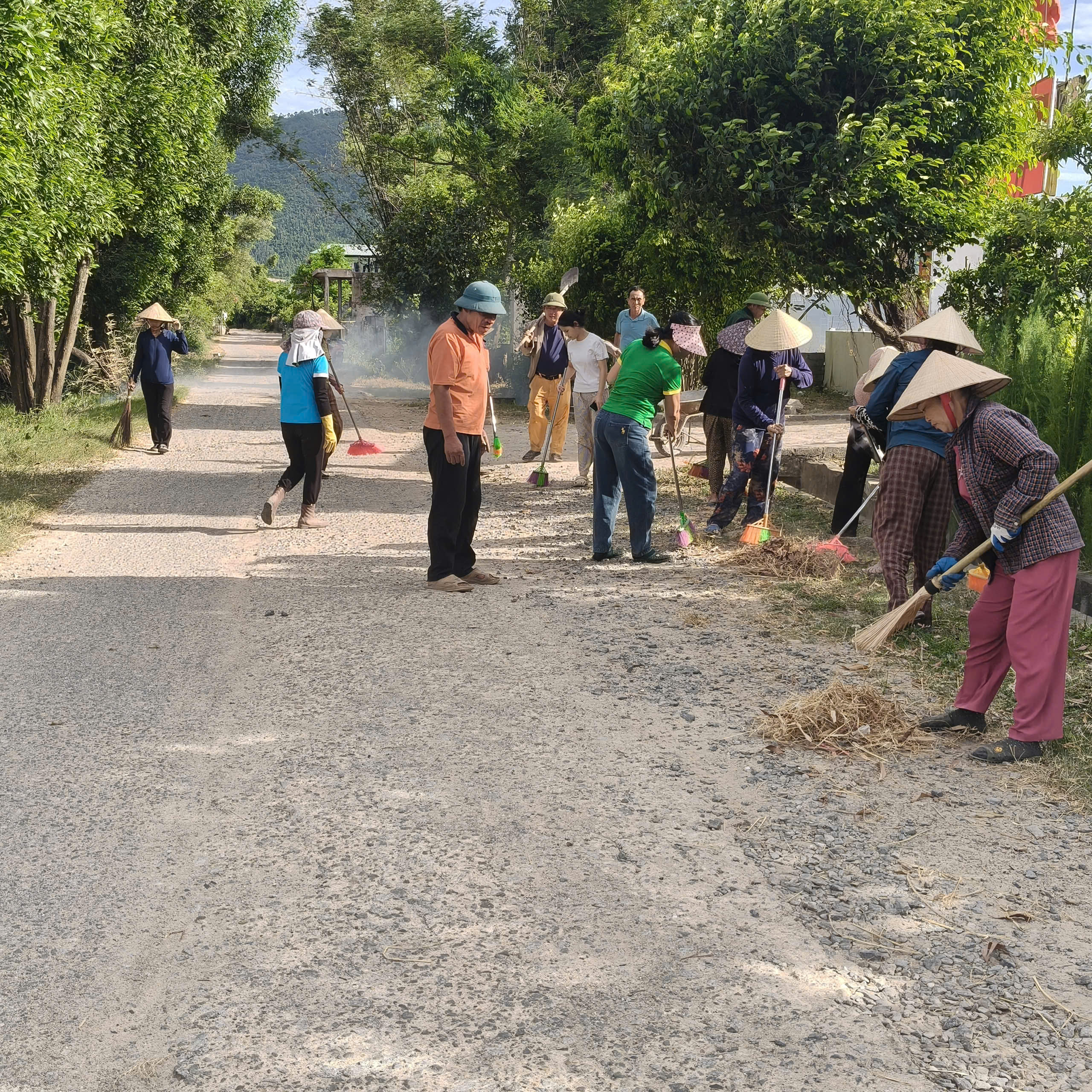 CÁC TỔ DÂN PHỐ Ở PHƯỜNG VŨNG ÁNG HƯỞNG ỨNG PHONG TRÀO THI ĐUA “TOÀN DÂN CHUNG TAY BẢO VỆ MÔI TRƯỜNG, VÌ MỘT VIỆT NAM XANH – SẠCH – ĐẸP”