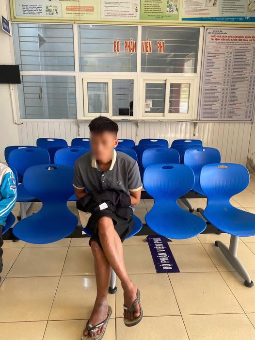 CÔNG AN PHƯỜNG VŨNG ÁNG KỊP THỜI VẬN ĐỘNG NGƯỜI NHÀ ĐƯA NGƯỜI CÓ BIỂU HIỆN LOẠN THẦN DO CHẤT CÓ CỒN ĐI ĐIỀU TRỊ