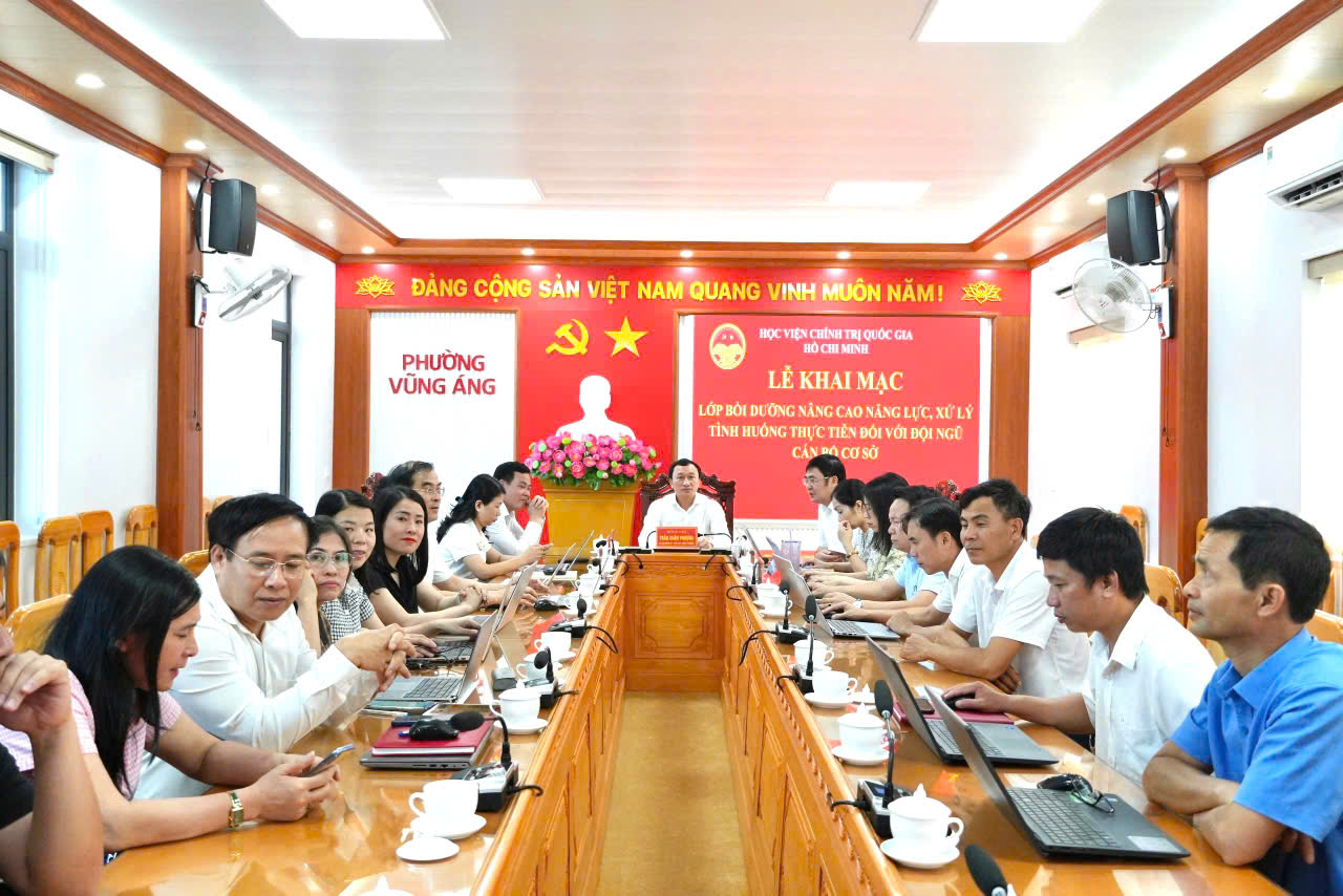 ĐẢNG ỦY PHƯỜNG VŨNG ÁNG KẾT NỐI ĐƯỜNG TRUYỀN TRỰC TUYẾN THAM DỰ LỚP BỒI DƯỠNG NÂNG CAO NĂNG LỰC, XỬ LÝ TÌNH HUỐNG THỰC TIỄN ĐỐI VỚI ĐỘI NGŨ CÁN BỘ CƠ SỞ