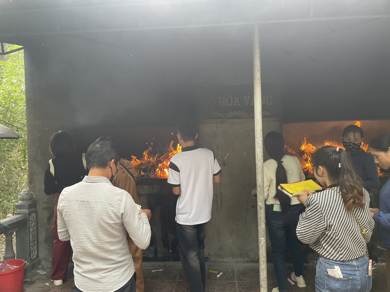 Bảo đảm an toàn phòng cháy chữa cháy  khi thắp hương thờ cúng, đốt vàng mã dịp cuối năm