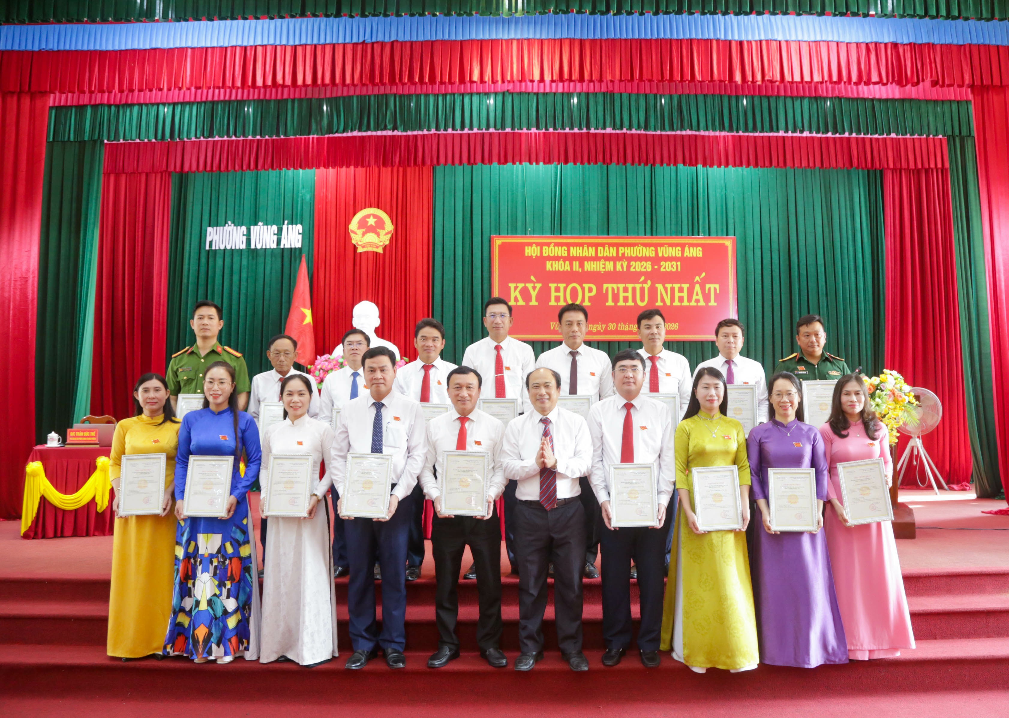 HỘI ĐỒNG NHÂN DÂN PHƯỜNG VŨNG ÁNG KHÓA II, NHIỆM KỲ 2026 – 2031 TỔ CHỨC KỲ HỌP THỨ NHẤT KIỆN TOÀN BỘ MÁY CHÍNH QUYỀN ĐỊA PHƯƠNG.