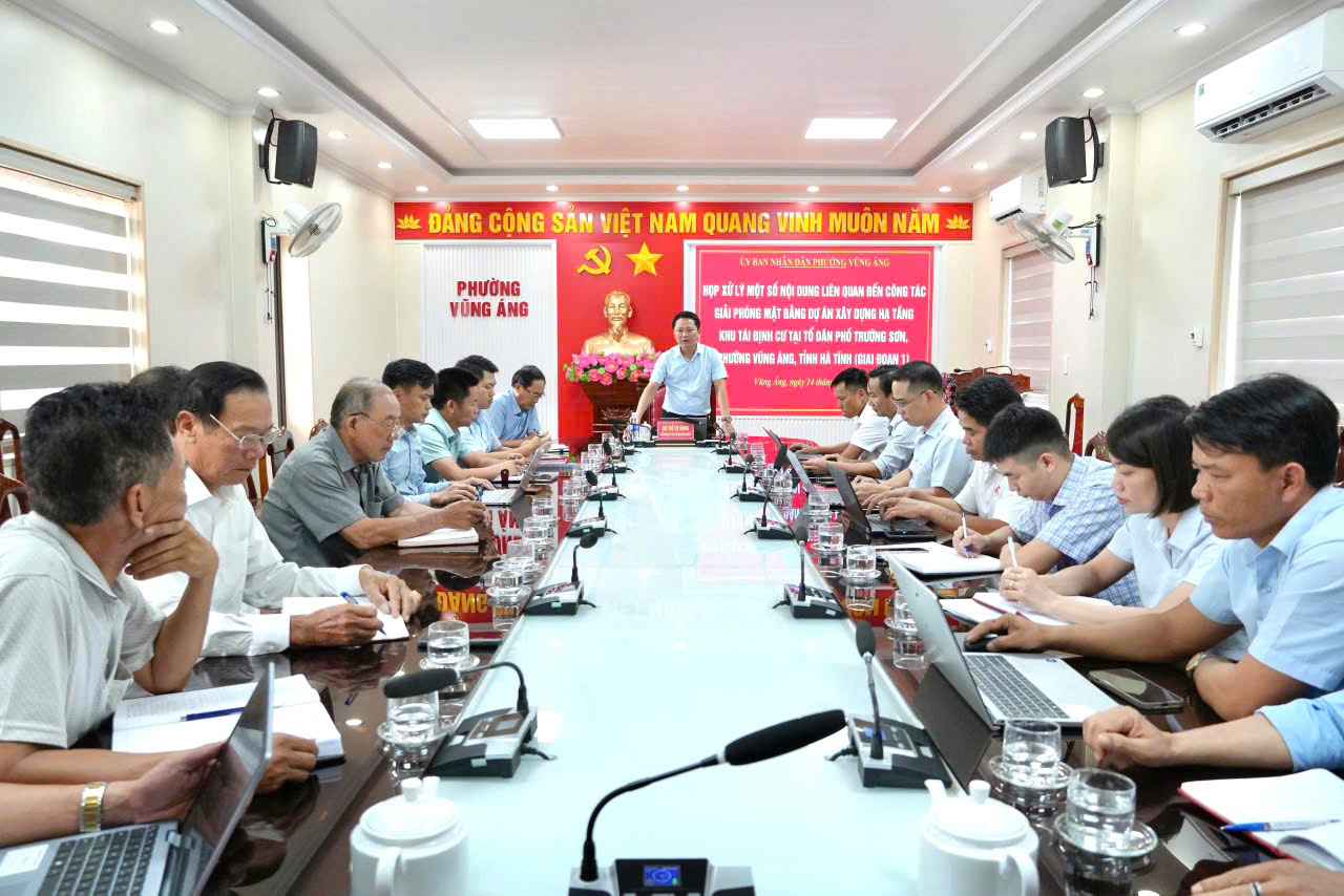 UBND PHƯỜNG VŨNG ÁNG HỌP XỬ LÝ MỘT SỐ NỘI DUNG LIÊN QUAN ĐẾN CÔNG TÁC GIẢI PHÓNG MẶT BẰNG DỰ ÁN HẠ TẦNG KHU TÁI ĐỊNH CƯ TỔ DÂN PHỐ TRƯỜNG SƠN (GIAI ĐOẠN 1)