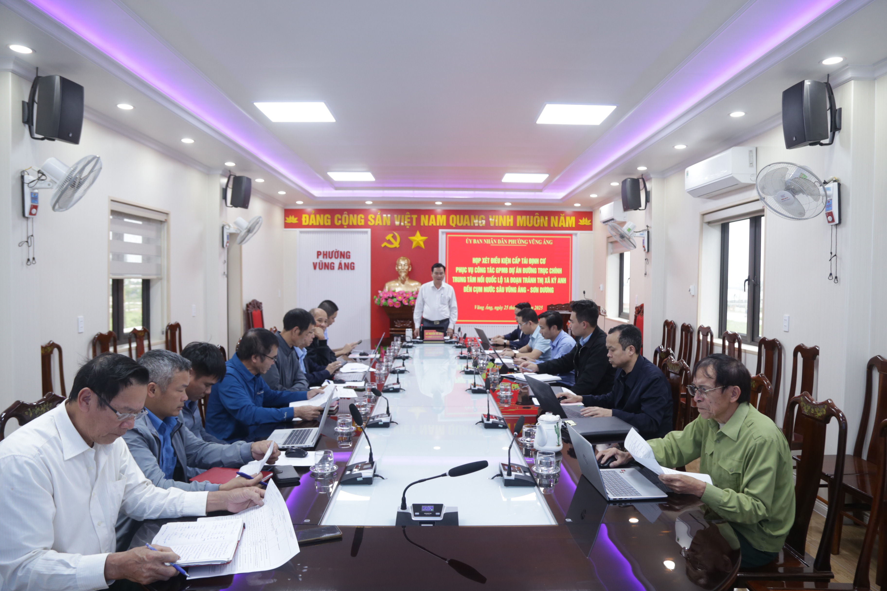 Họp xét điều kiện tái định cư