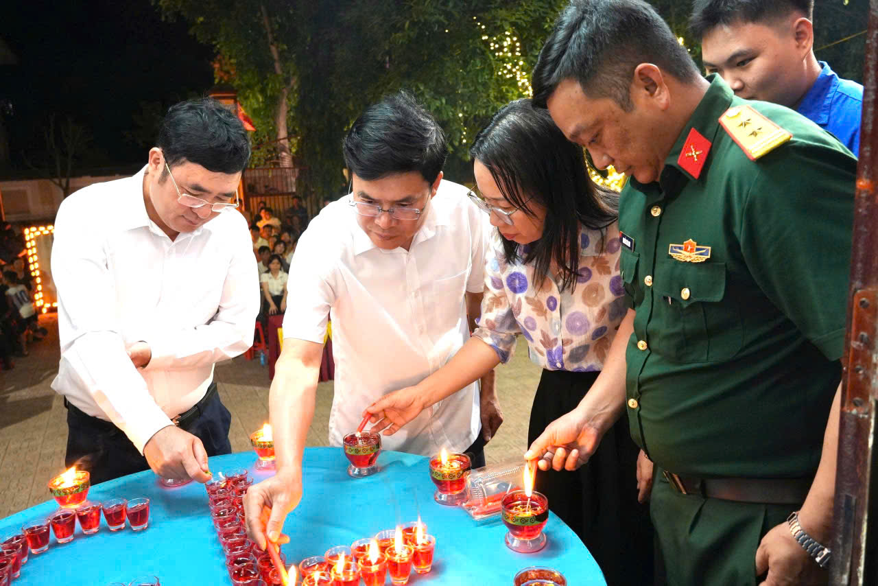 ĐOÀN THANH NIÊN PHƯỜNG VŨNG ÁNG THẮP NẾN TRI ÂN CÁC ANH HÙNG LIỆT SỸ NHÂN KỶ NIỆM 79 NĂM NGÀY THƯƠNG BINH – LIỆT SỸ 