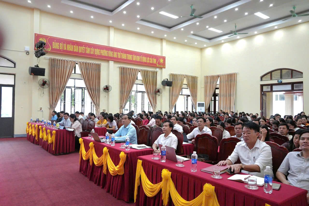 ĐẢNG ỦY PHƯỜNG VŨNG ÁNG KẾT NỐI ĐƯỜNG TRUYỀN HỘI NGHỊ BỒI DƯỠNG, TẬP HUẤN LÝ LUẬN CHÍNH TRỊ NĂM 2026