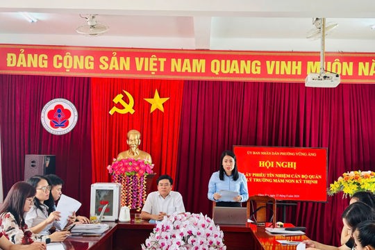UBND phường Vũng Áng tổ chức các hội nghị lấy phiếu tín nhiệm cán bộ quản lý tại tất cả các trường học công lập trên địa bàn phường. 