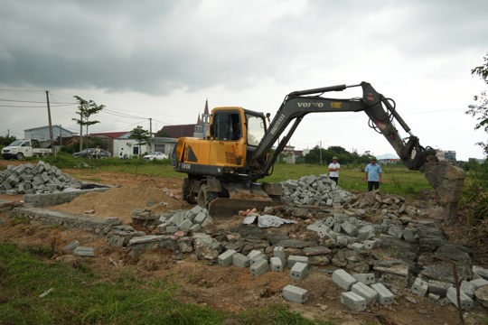 UBND phường Vũng Áng tổ chức tháo dỡ các công trình vi phạm
