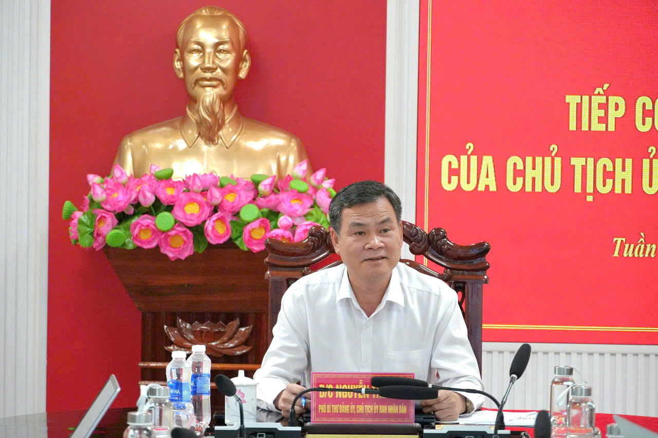 Đồng chí Nguyễn Thế Anh - Chủ tịch UBND phường Vũng Áng tổ chức tiếp công dân định kỳ tháng 10 năm 2026