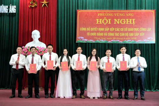 Ban Thường vụ Đảng ủy phường Vũng Áng tổ chức Hội nghị công bố quyết định sắp xếp các cơ sở giáo dục công lập, tổ chức đảng và công tác cán bộ sau sắp xếp.