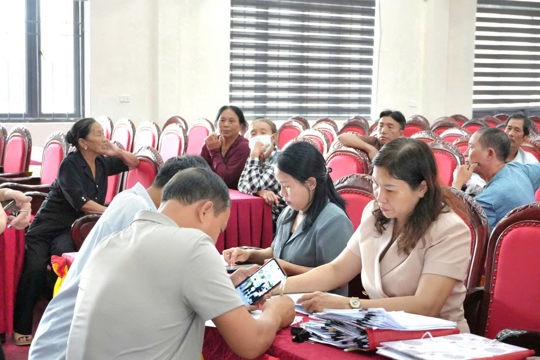 Hội đồng bồi thường, hỗ trợ, tái định cư phường Vũng Áng chi trả tiền bồi thường, hỗ trợ, tái định cư 