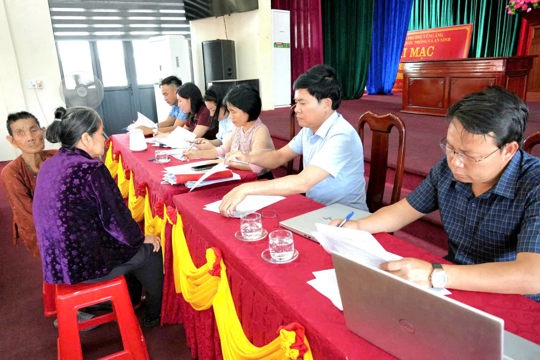 UBND phường Vũng Áng xác định mức độ khuyết tật cho các đối tượng trên địa bàn. 