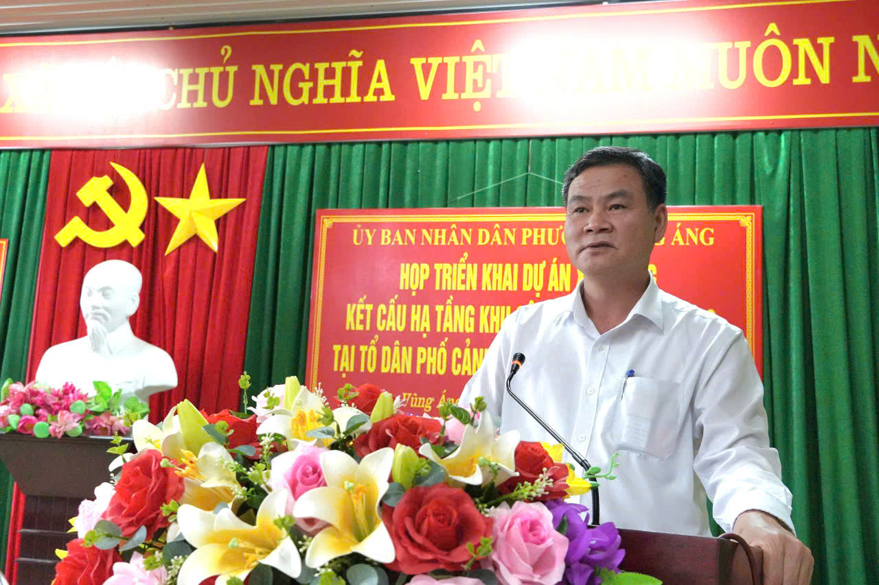 Đồng chí Nguyễn Thế Anh – Chủ tịch UBND phường Vũng Áng chủ trì cuộc họp triển khai Dự án xây dựng kết cấu hạ tầng Khu công nghiệp Vinhomes tại TDP Cảnh Trường