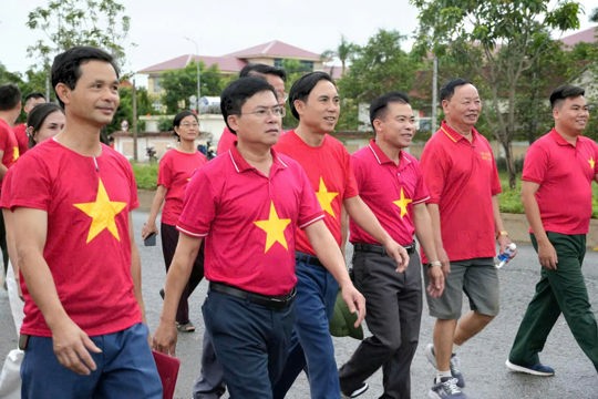 UBND phường Vũng Áng tổ chức Chương trình đi bộ “Cùng Việt Nam tiến bước” năm 2026. 