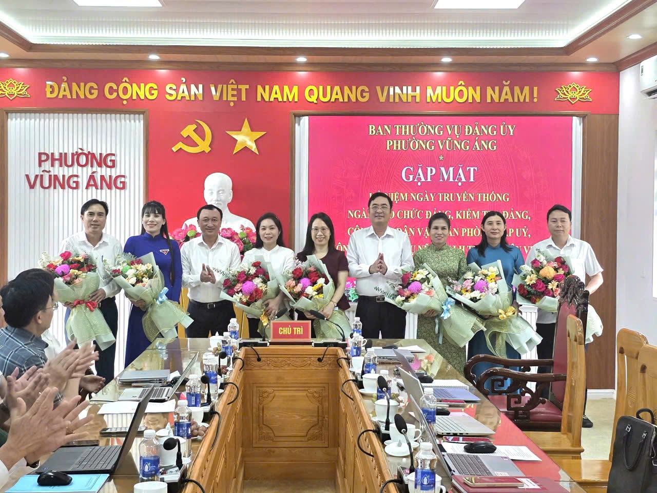 Ban Thường vụ Đảng ủy phường Vũng Áng gặp mặt, kỷ niệm ngày truyền thống ngành tổ chức Đảng, kiểm tra Đảng, công tác dân vận, Văn phòng cấp Ủy, Hội nông dân, Hội phụ nữ, Hội liên hiệp Thanh niên Việt Nam.