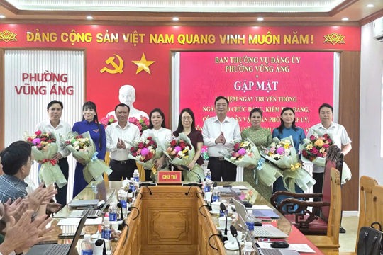 Ban Thường vụ Đảng ủy phường Vũng Áng gặp mặt, kỷ niệm ngày truyền thống ngành tổ chức Đảng, kiểm tra Đảng, công tác dân vận, Văn phòng cấp Ủy, Hội nông dân, Hội phụ nữ, Hội liên hiệp Thanh niên Việt Nam. 
