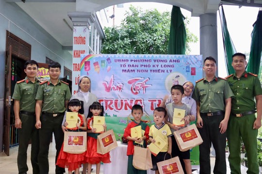 Ấm áp Tết Trung thu cùng các em nhỏ ở trường Mầm non Thiên Lý 