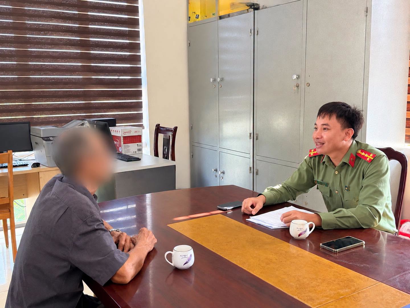 Công an phường Vũng Áng kịp thời ngăn chặn hoạt động lừa đảo chiếm đoạt tài sản trên không gian mạng. 