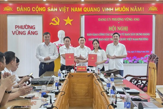 Đảng ủy phường Vũng Áng tổ chức Hội nghị bàn giao chức năng, nhiệm vụ tham mưu về công tác dân vận từ Ban Xây dựng Đảng sang Ủy ban MTTQ Việt Nam phường. 