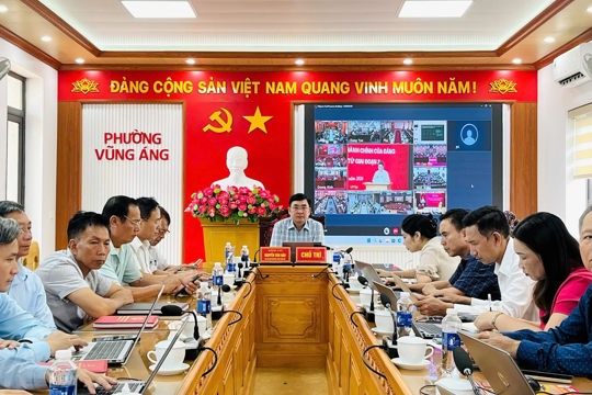Đảng ủy phường Vũng Áng kết nối đường truyền trực tuyến tập huấn và triển khai thủ tục hành chính của Đảng trên môi trường điện tử giai đoạn 2.