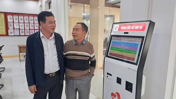 TRUNG TÂM PHỤC VỤ HÀNH CHÍNH CÔNG PHƯỜNG VŨNG ÁNG ĐƯA VÀO SỬ DỤNG MÁY LẤY SỐ THỨ TỰ TỰ ĐỘNG