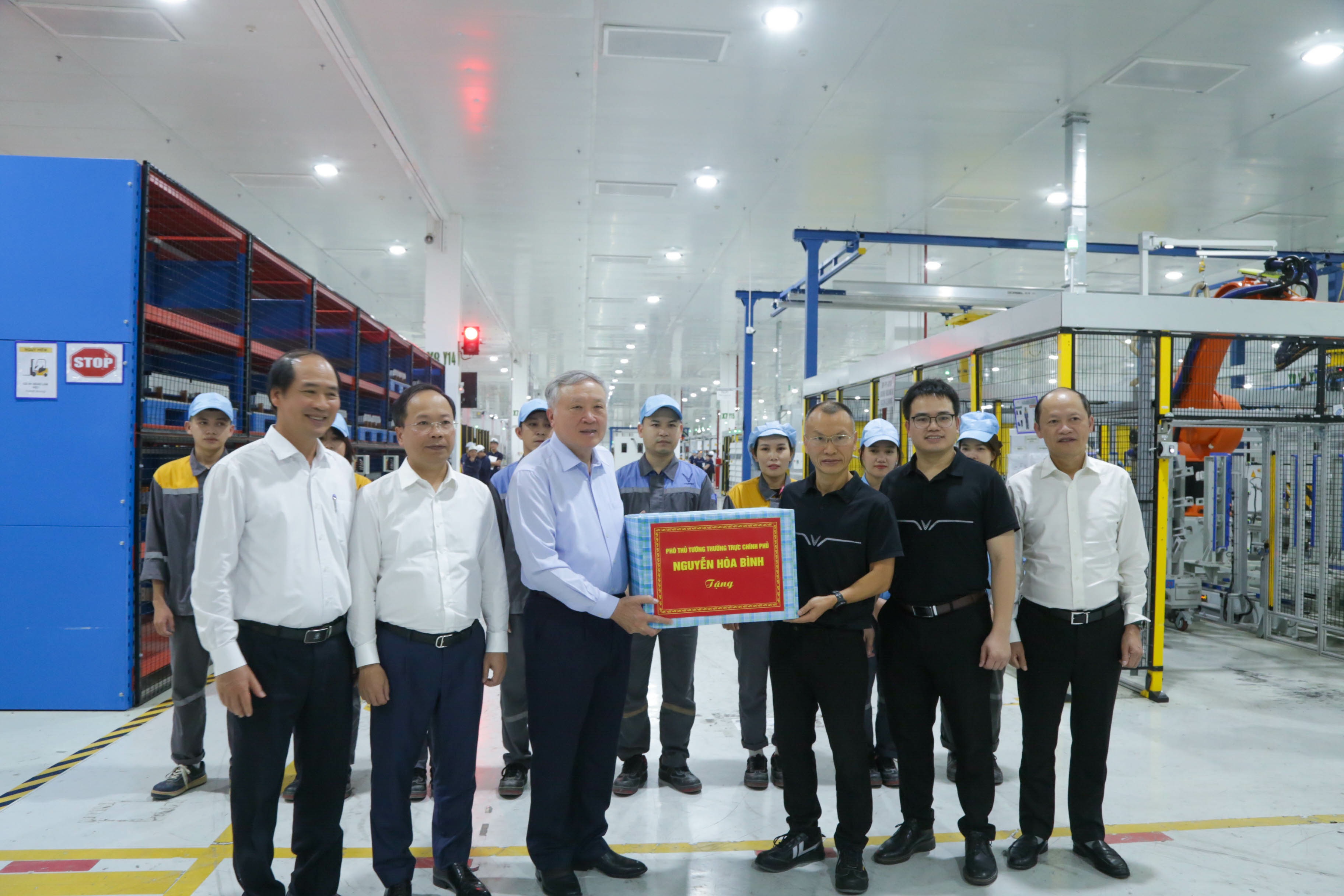 PHÓ THỦ TƯỚNG THƯỜNG TRỰC CHÍNH PHỦ NGUYỄN HÒA BÌNH THĂM, LÀM VIỆC TẠI KKT VŨNG ÁNG 