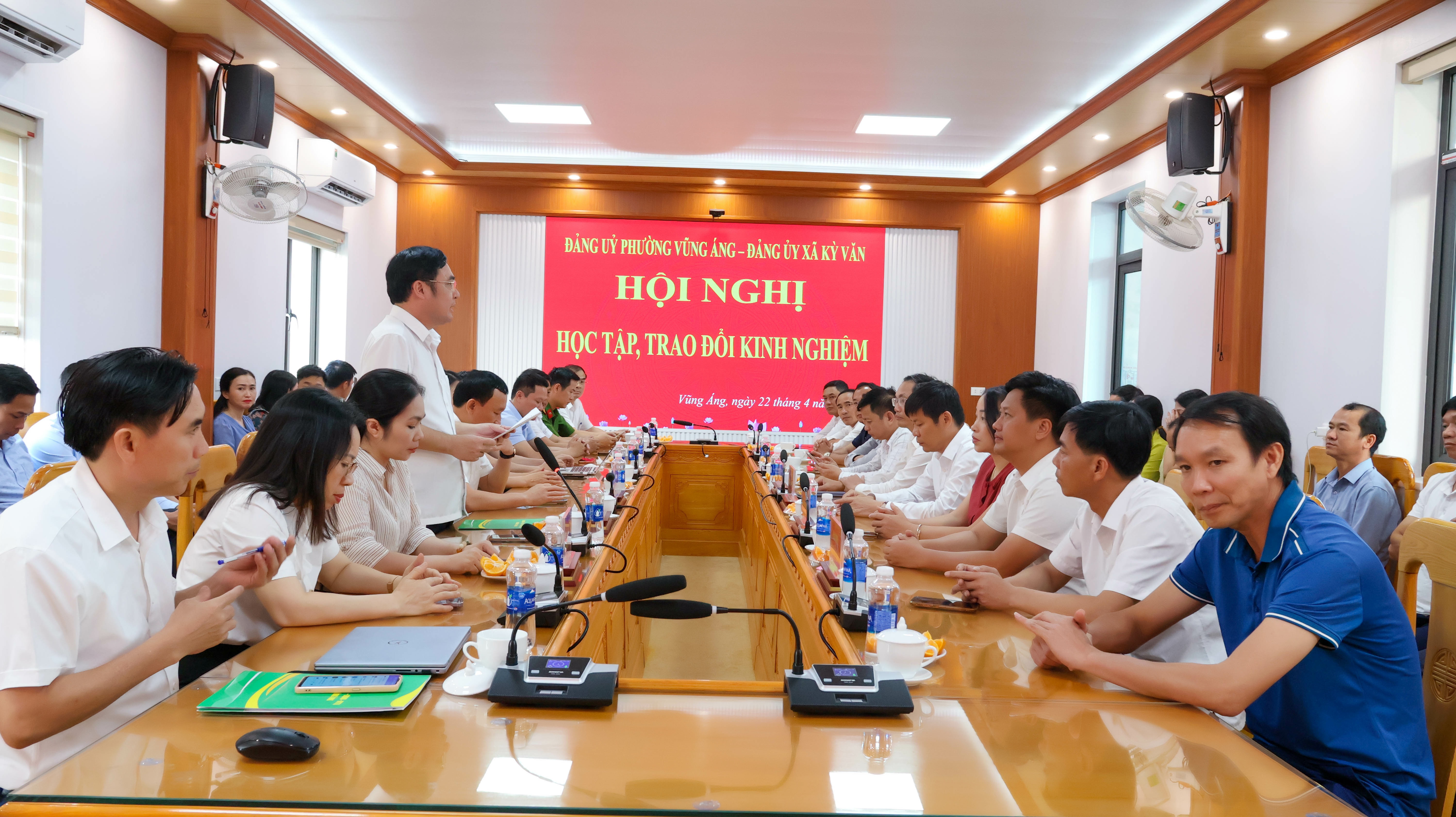XÃ KỲ VĂN THAM QUAN, HỌC TẬP, TRAO ĐỔI KINH NGHIỆM TẠI PHƯỜNG VŨNG ÁNG