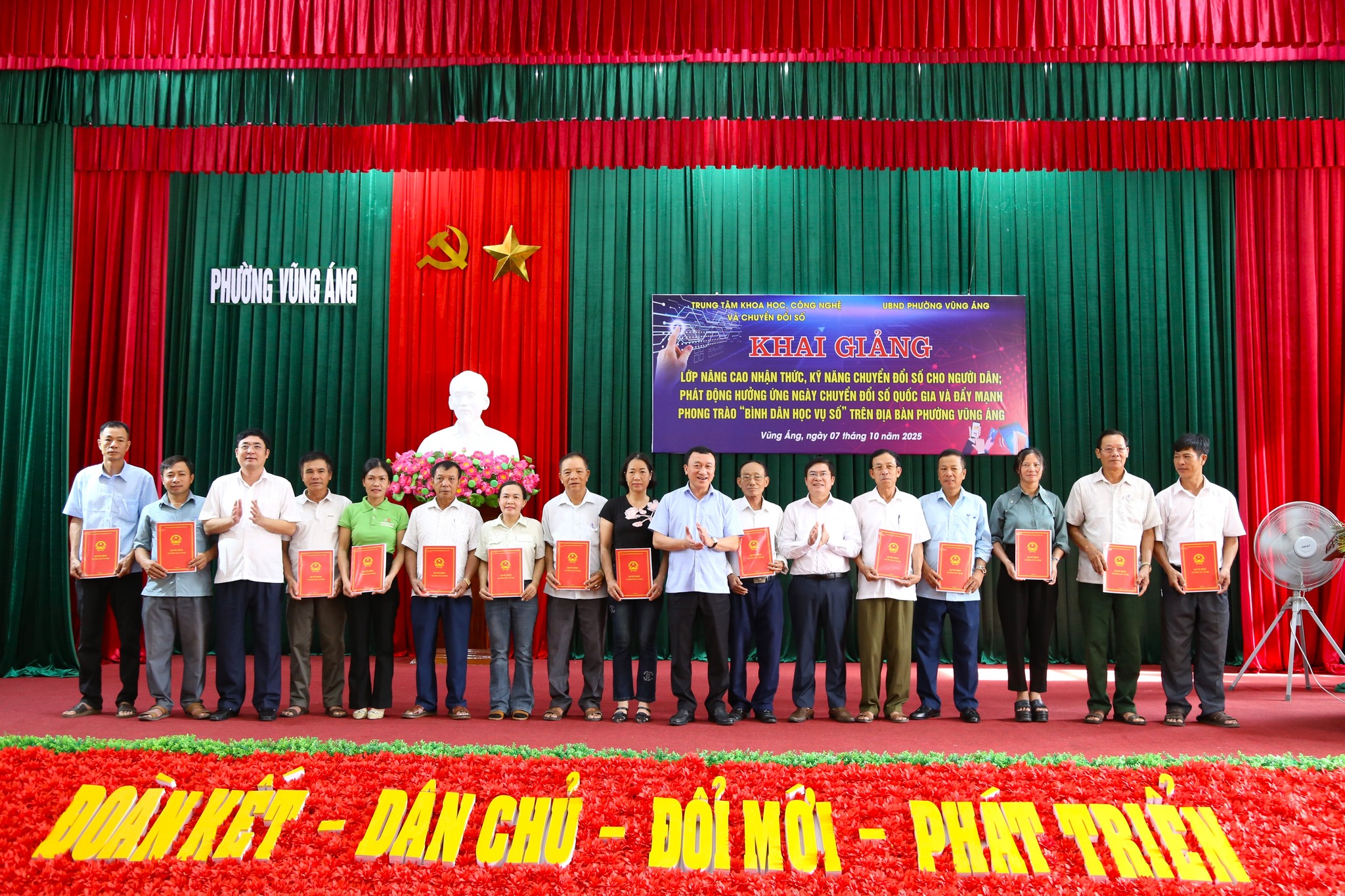 PHƯỜNG VŨNG ÁNG: PHÁT ĐỘNG HƯỞNG ỨNG NGÀY CHUYỂN ĐỔI SỐ QUỐC GIA 10/10;  TẬP HUẤN NÂNG CAO KIẾN THỨC, KỸ NĂNG CHUYỂN ĐỔI SỐ VÀ  PHÁT ĐỘNG PHONG TRÀO "BÌNH DÂN HỌC VỤ SỐ"  